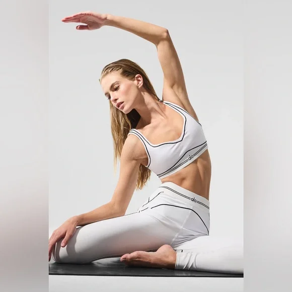 ALO Yoga Airbrush Heart Throb Bra NWT S - Picture 5 of 8